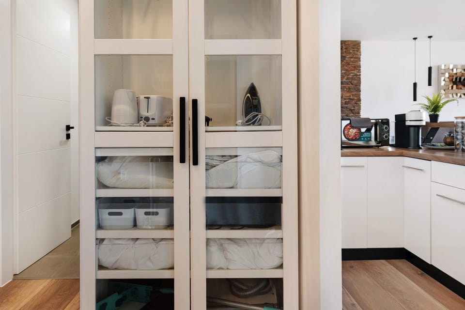 Property building, Kitchen or kitchenette, Living room