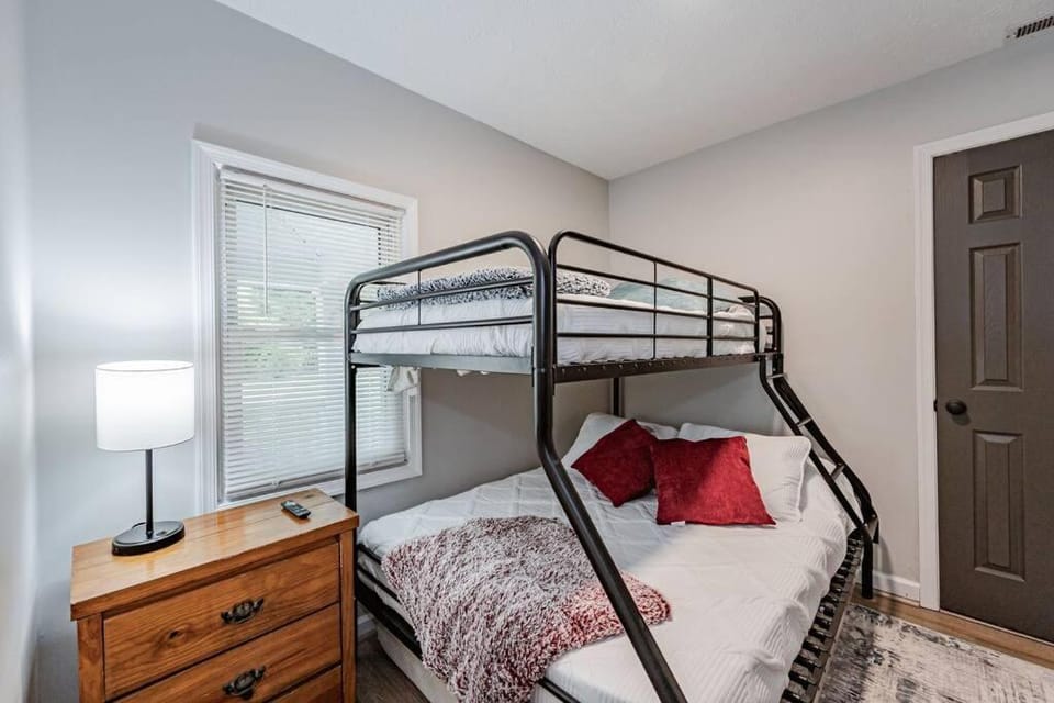 Bed, Photo of the whole room, Bedroom, bunk bed