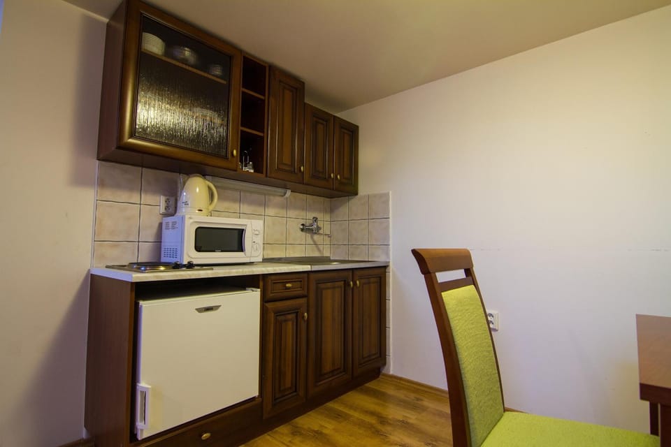 Kitchen or kitchenette, Bedroom