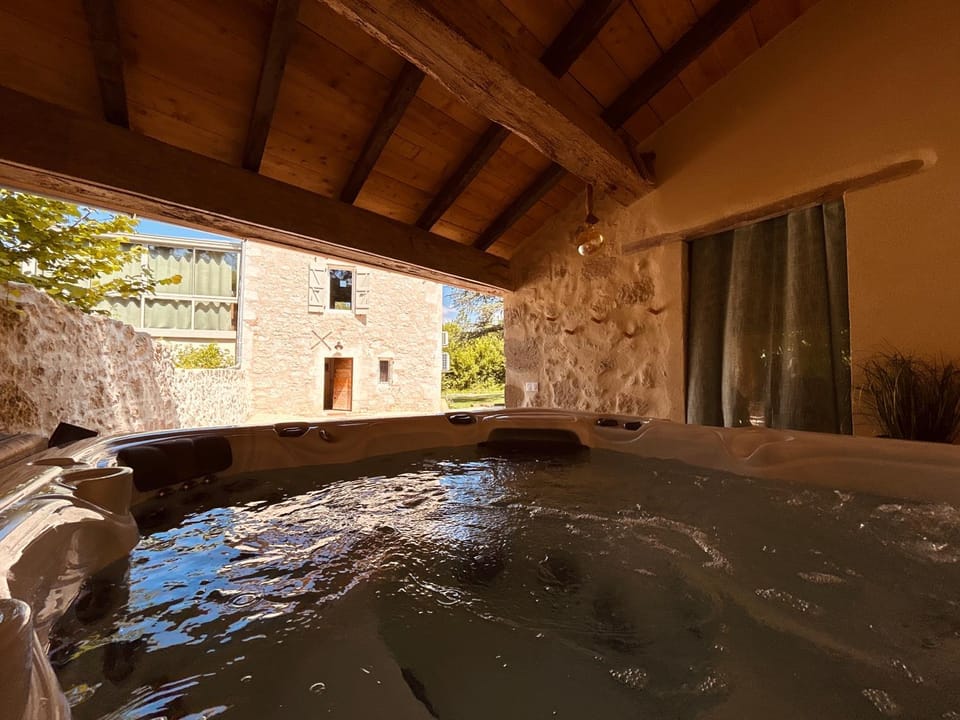 Hot Tub, Spa and wellness centre/facilities