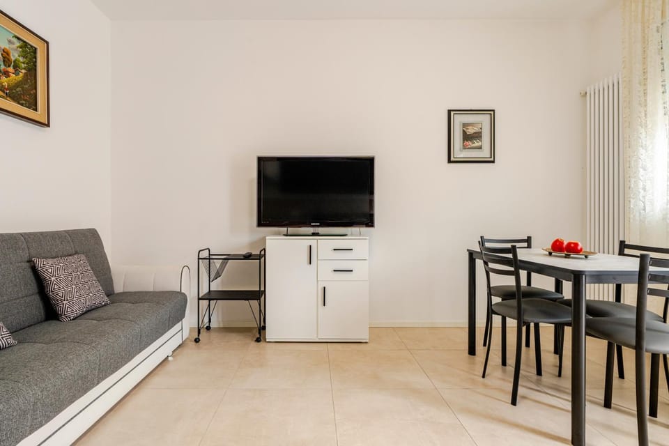 Communal lounge/ TV room, TV and multimedia