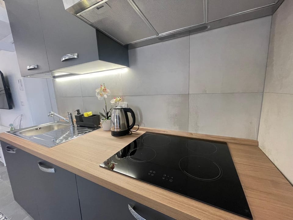 Kitchen or kitchenette, stove