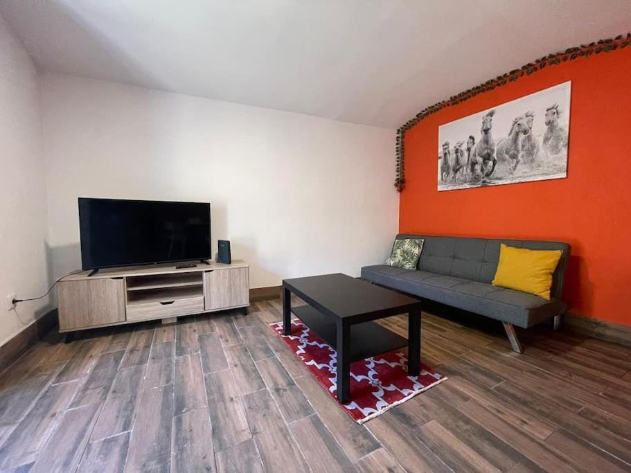 Communal lounge/ TV room, TV and multimedia, Living room, Seating area, Evening entertainment
