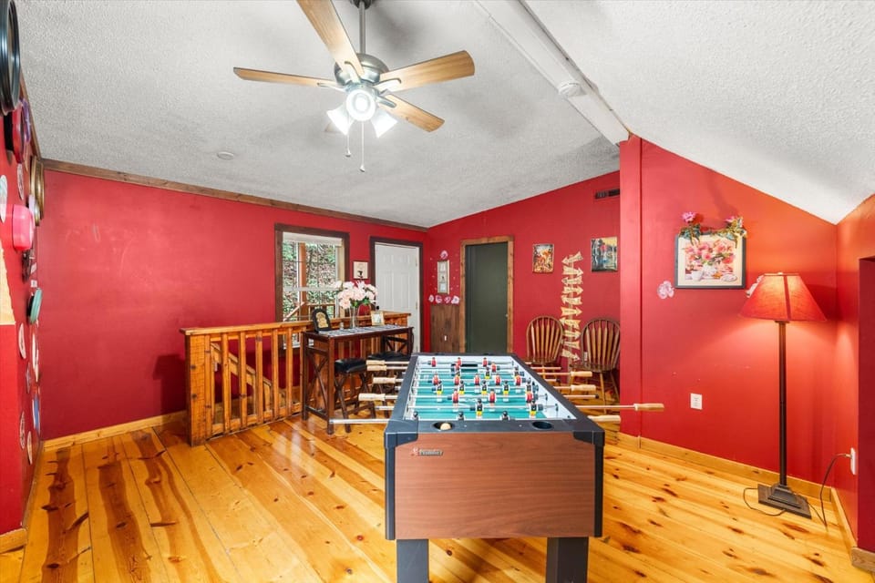 Game Room, Decorative detail
