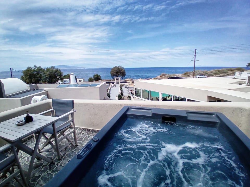 Patio, Restaurant/places to eat, Hot Tub, View (from property/room), Balcony/Terrace, Sea view