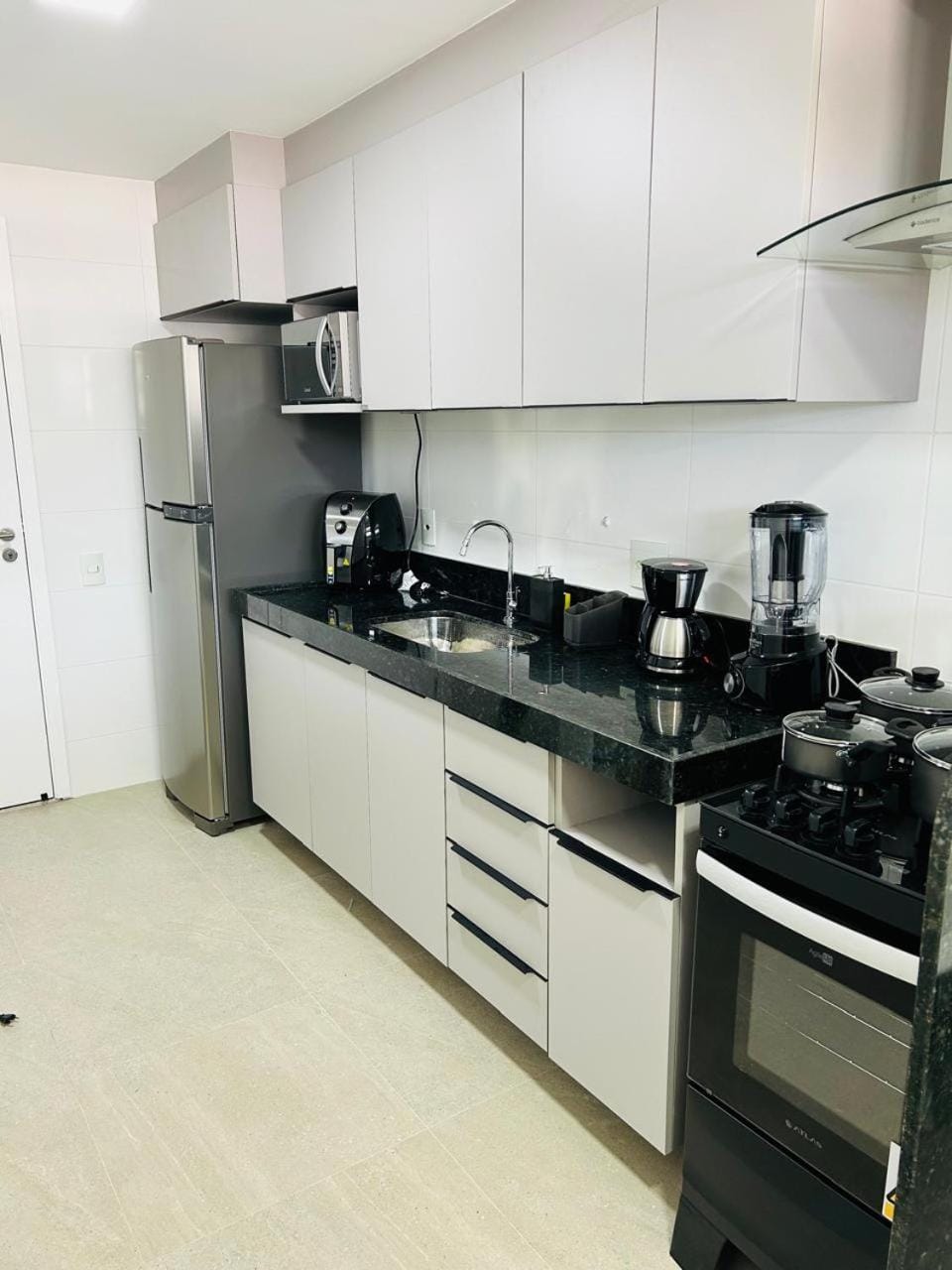 Coffee/tea facilities, Kitchen or kitchenette, microwave, stove, toaster