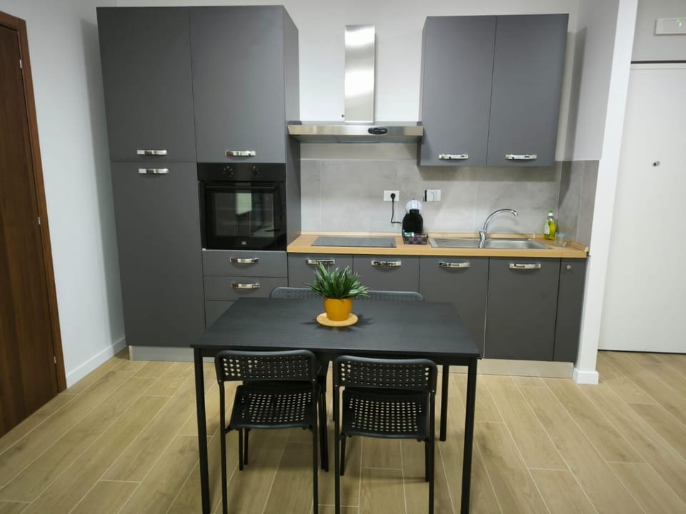 Dining area, Lunch, stove