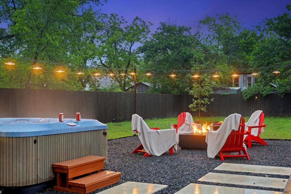 Kilted Cowboy - Hot Tub Fire Pit & Close to Main House in Fredericksburg