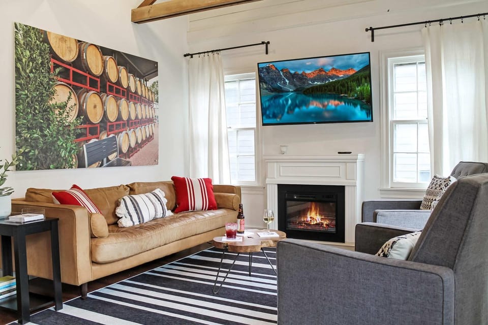 Kilted Cowboy - Hot Tub Fire Pit & Close to Main House in Fredericksburg