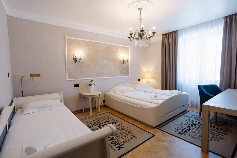 Bed, Photo of the whole room, towels, air conditioner