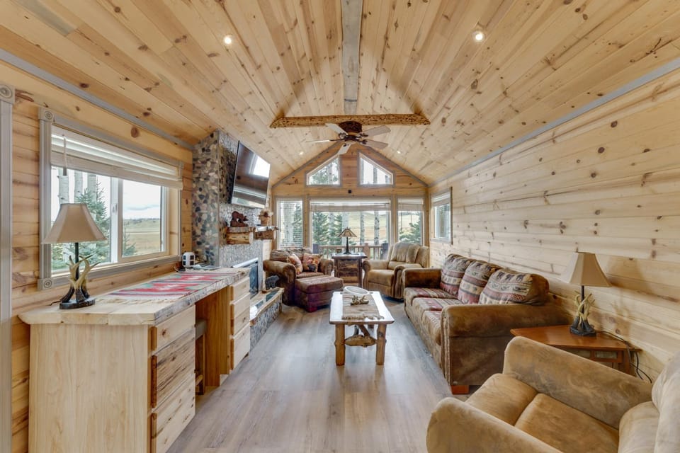 Mountain Views: Cabin in Fort Garland Near Hiking Cabin in Colorado