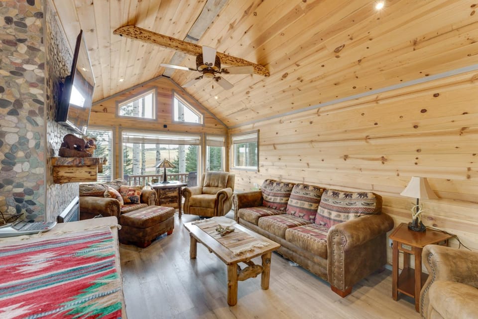 Mountain Views: Cabin in Fort Garland Near Hiking Cabin in Colorado