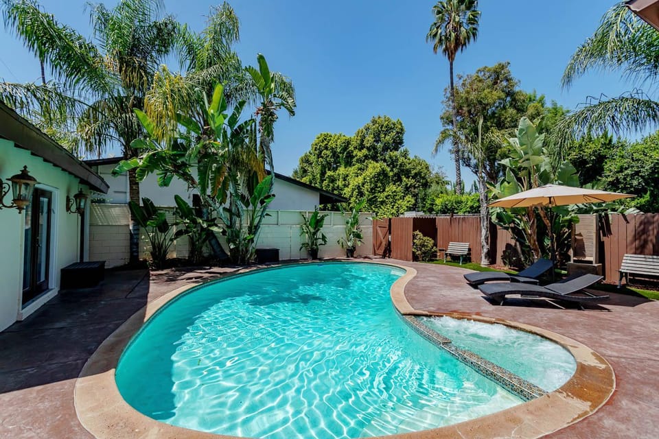 Patio, Day, Natural landscape, Garden, Garden view, Pool view, Swimming pool, sunbed