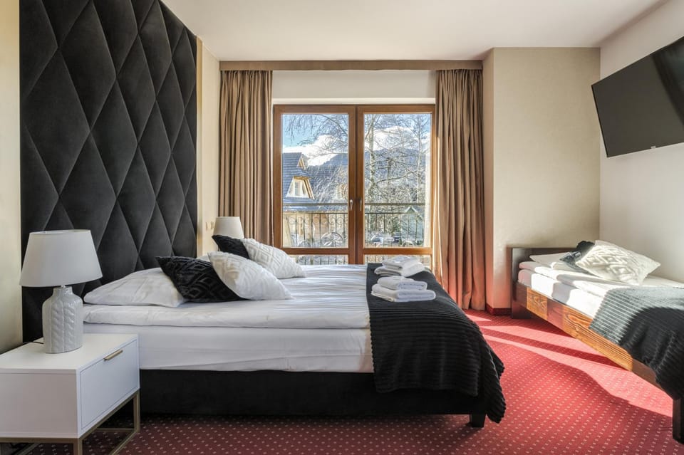 View (from property/room), Balcony/Terrace, Bedroom, Garden view