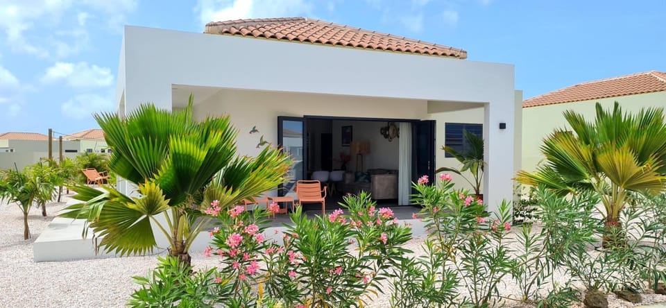 Property building, Patio, Day, Garden, Garden view