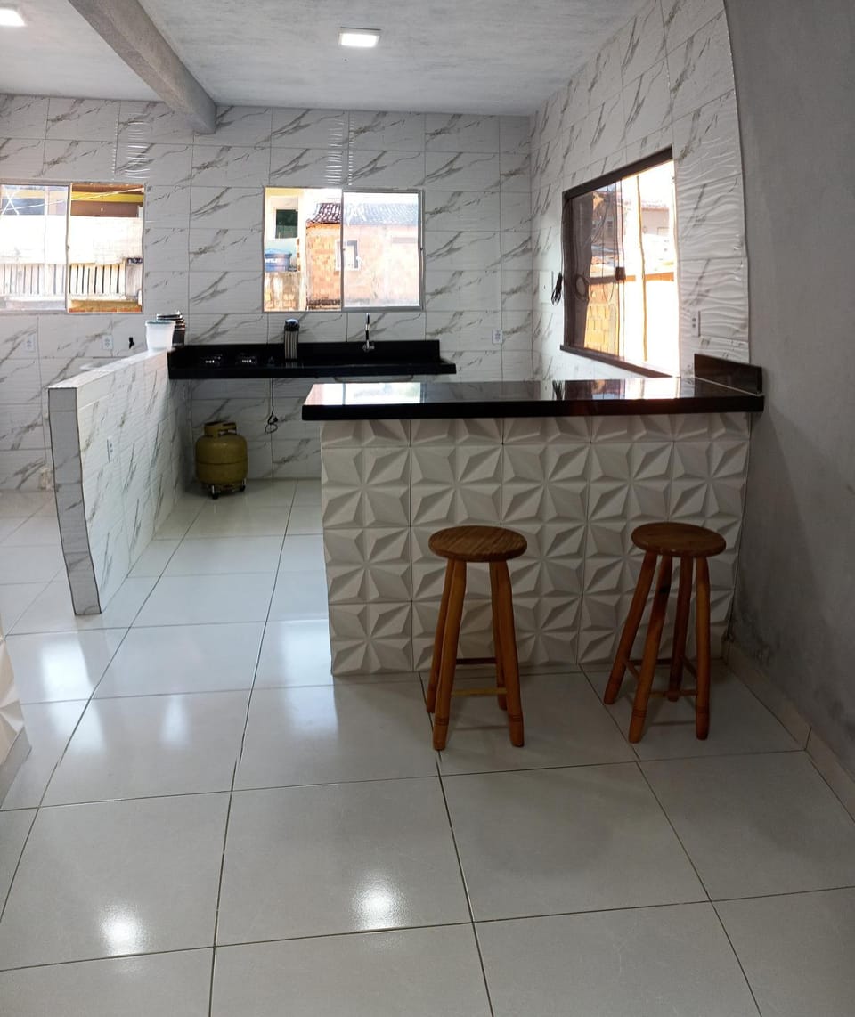 Casa Nova Bem Aconchegante Bairro tranquilo e pertinho de tudo Rua principal a Pituba e Praias Lojas Restaurantes e bares House in Itacaré