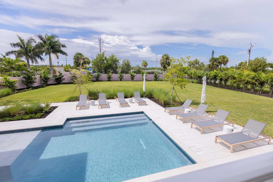 Brand New & Private Pool - Palmgale House House in Stock Island
