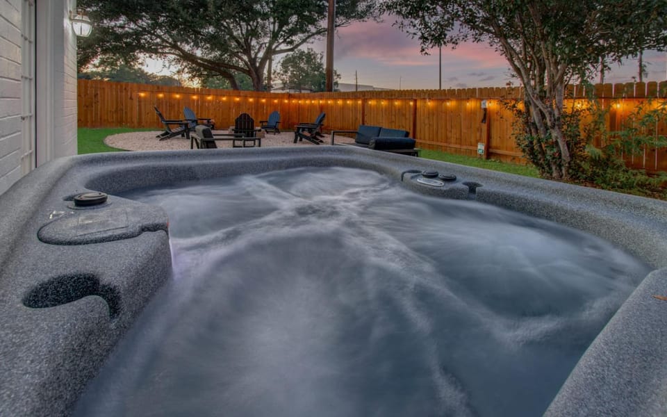 Stunning Modern Dream Home 5-BD Sleeps 14 House in Houston