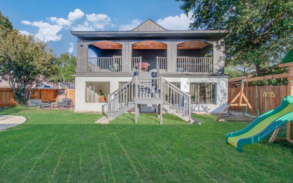 Stunning Modern Dream Home 5-BD Sleeps 14 House in Harris County