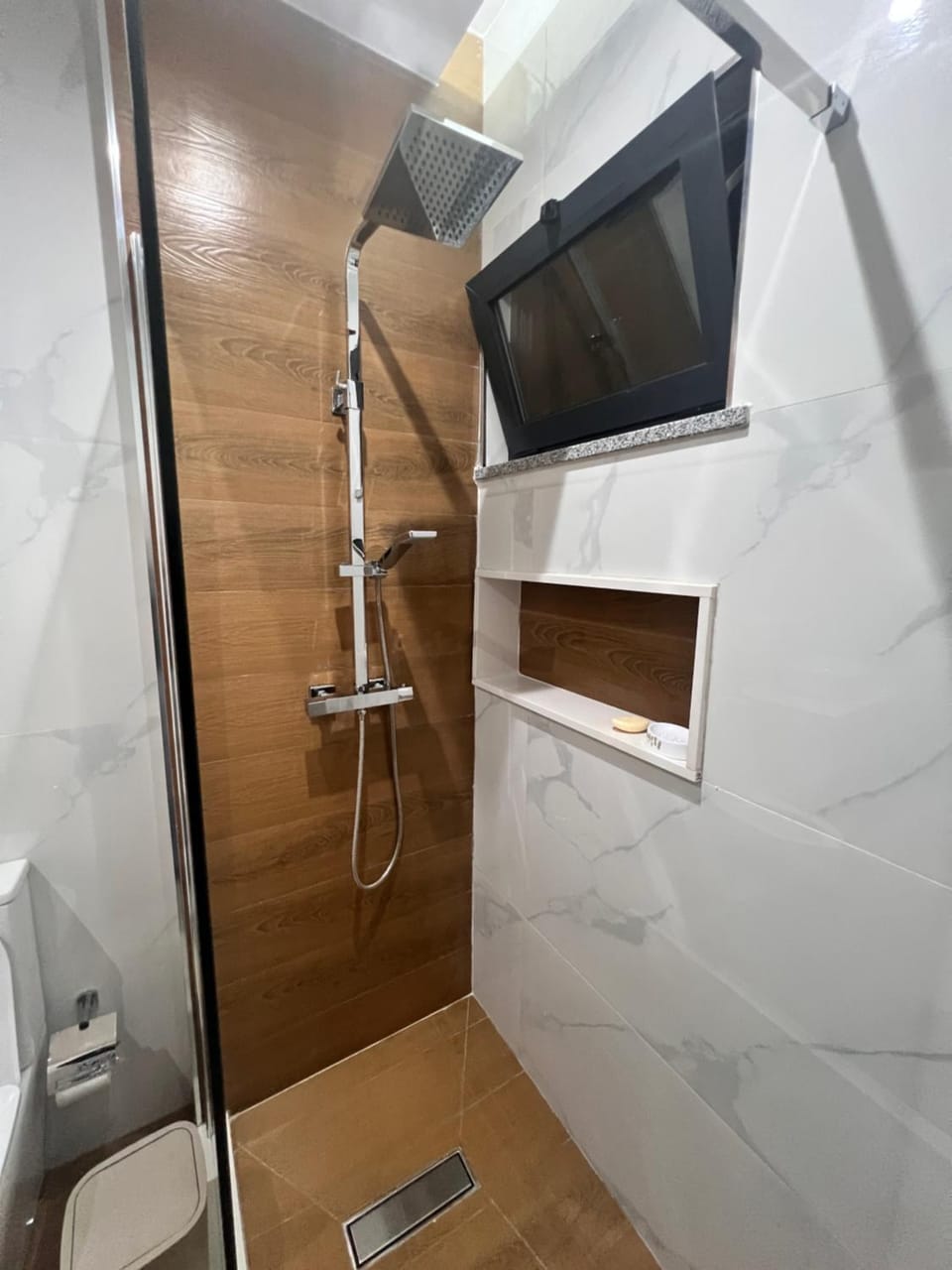 Shower, Toilet, Bathroom