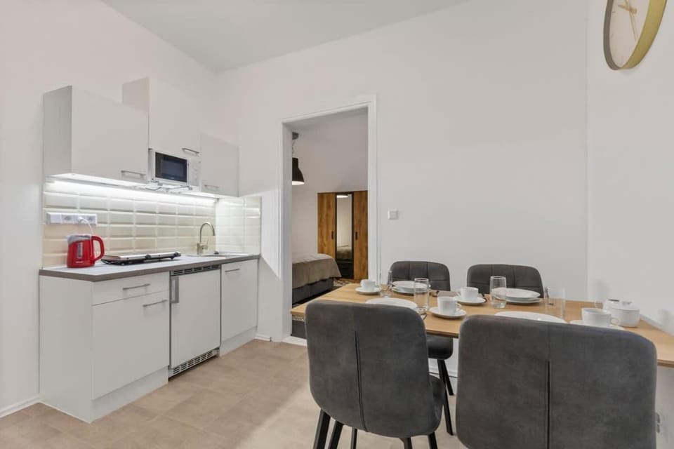 Kitchen or kitchenette, Seating area, Dining area, stove
