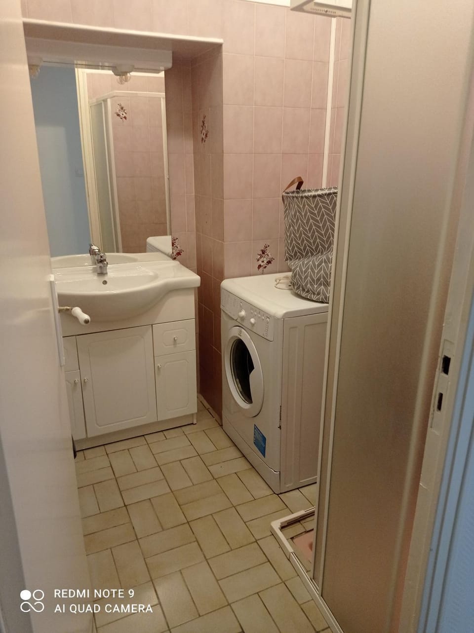 Bathroom, washing machine