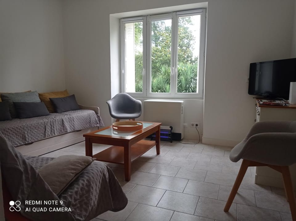 Communal lounge/ TV room, TV and multimedia, Living room, Seating area