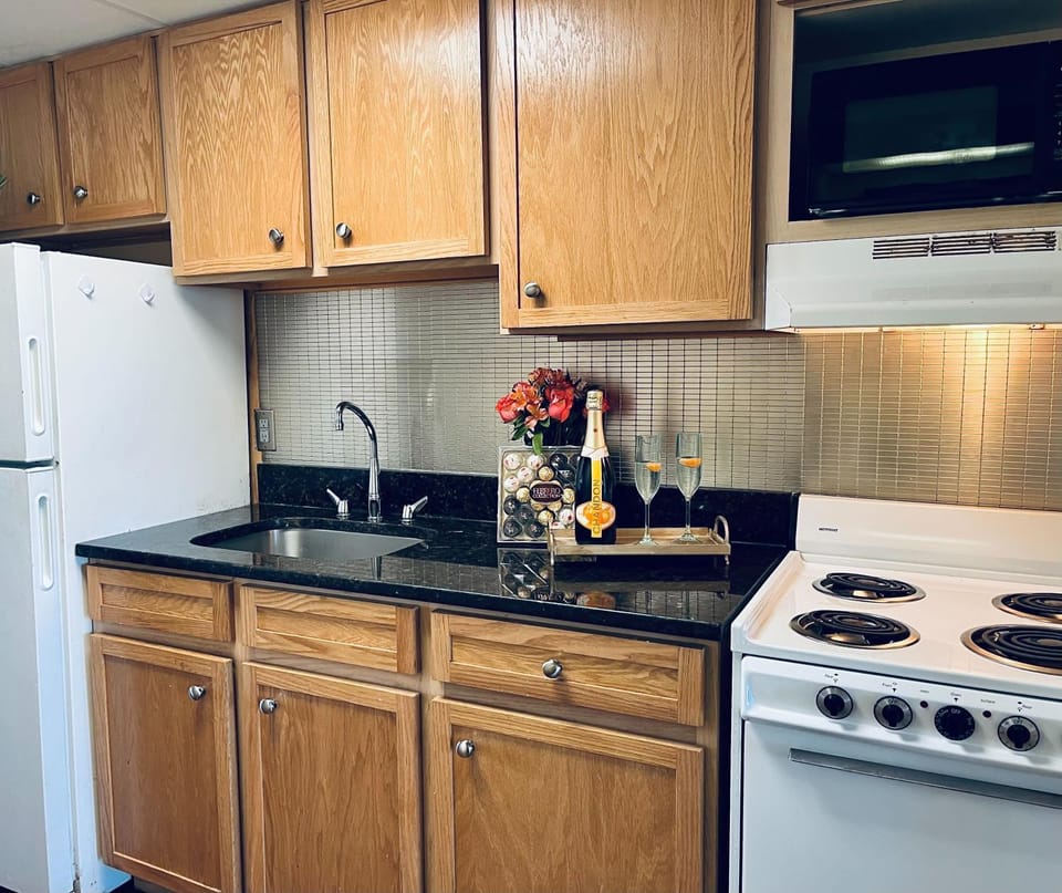 Stunning Oceanfront Suite w Jetted tub! B 733 Apartment in Myrtle Beach