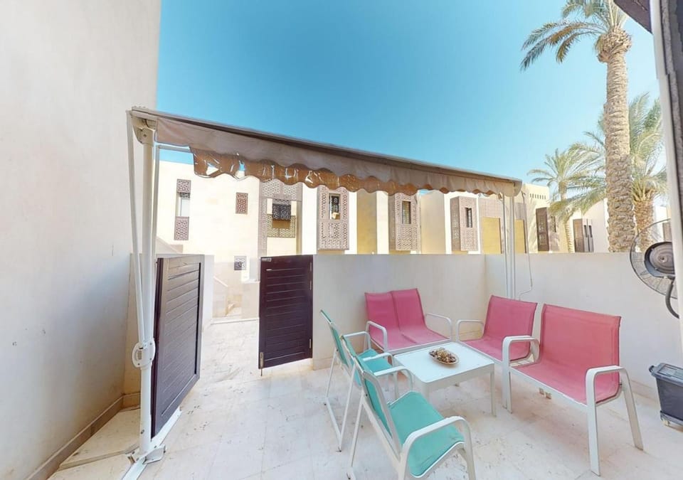 Property building, Patio, Day, View (from property/room), Balcony/Terrace, Living room, Seating area, sunbed