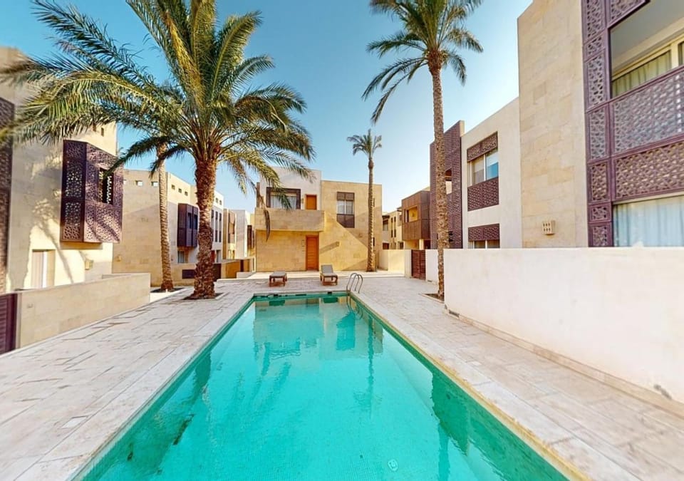 Property building, Day, Pool view, Swimming pool, Swimming pool, sunbed