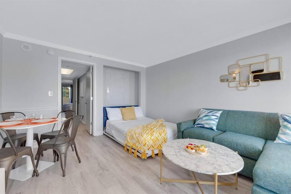 Oceanfront Oasis, Luxe 1BR Haven with Full Kitchen! CR 622 Apartment in Myrtle Beach