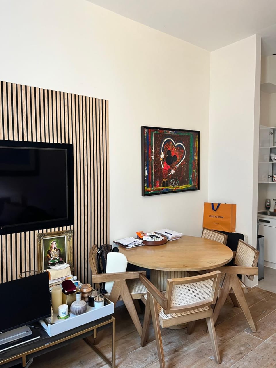 TV and multimedia, Seating area, Dining area