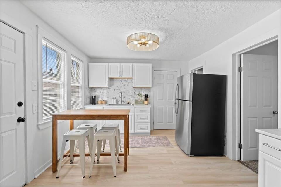 Comfortable 2-Bedroom House In Cleveland 1330 House in Cleveland Heights