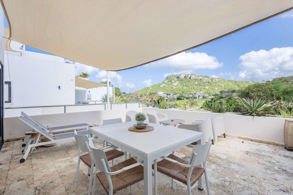 Seabreeze Retreat Stylish Blue Bay Residence Apartment in Sint Michiel