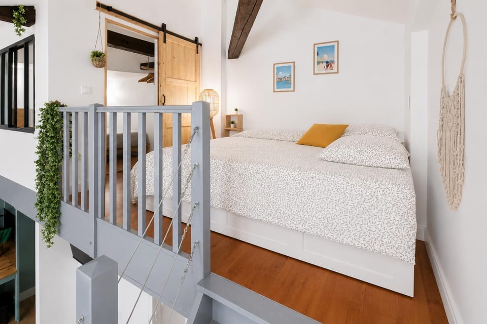 Bed, Bedroom