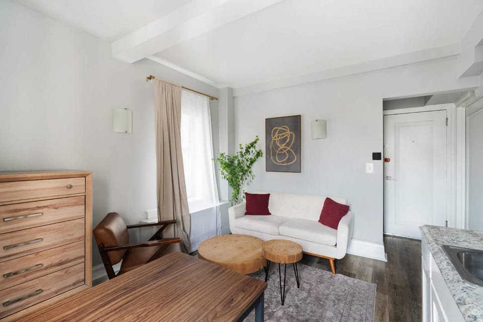 73-1406 New 1BR 1Bth UWS Doorman Gym Apartment in Upper West Side