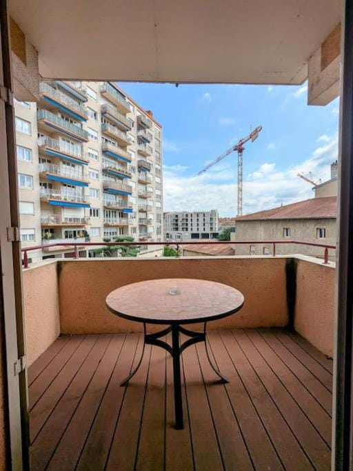 Bel appartement en rue piétonne Apartment in Auvergne-Rhône-Alpes