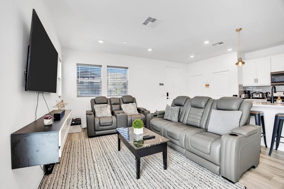 Charming Home Near Six Flags House in Santa Clarita