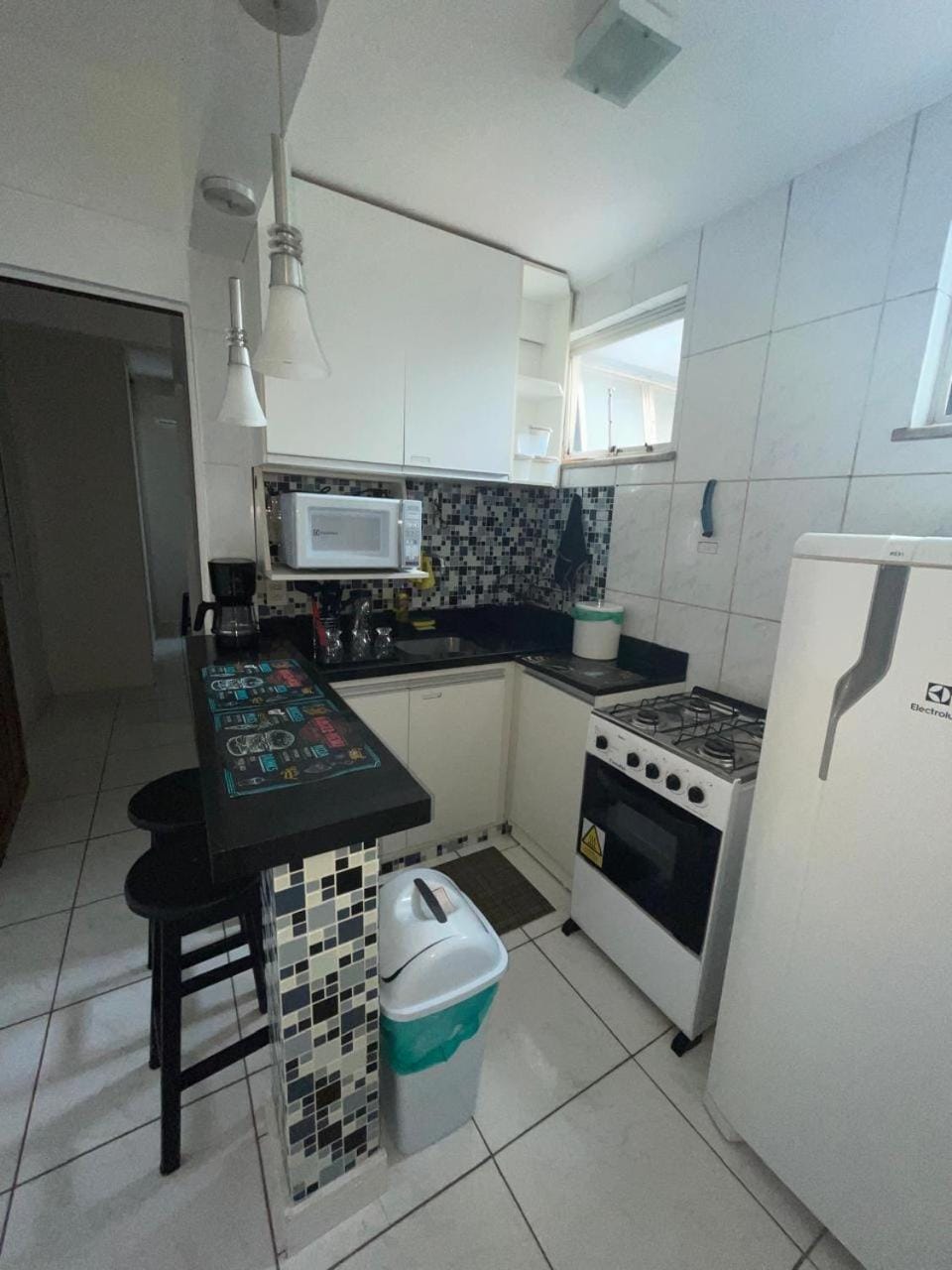 Kitchen or kitchenette, microwave, minibar, oven, stove, toaster