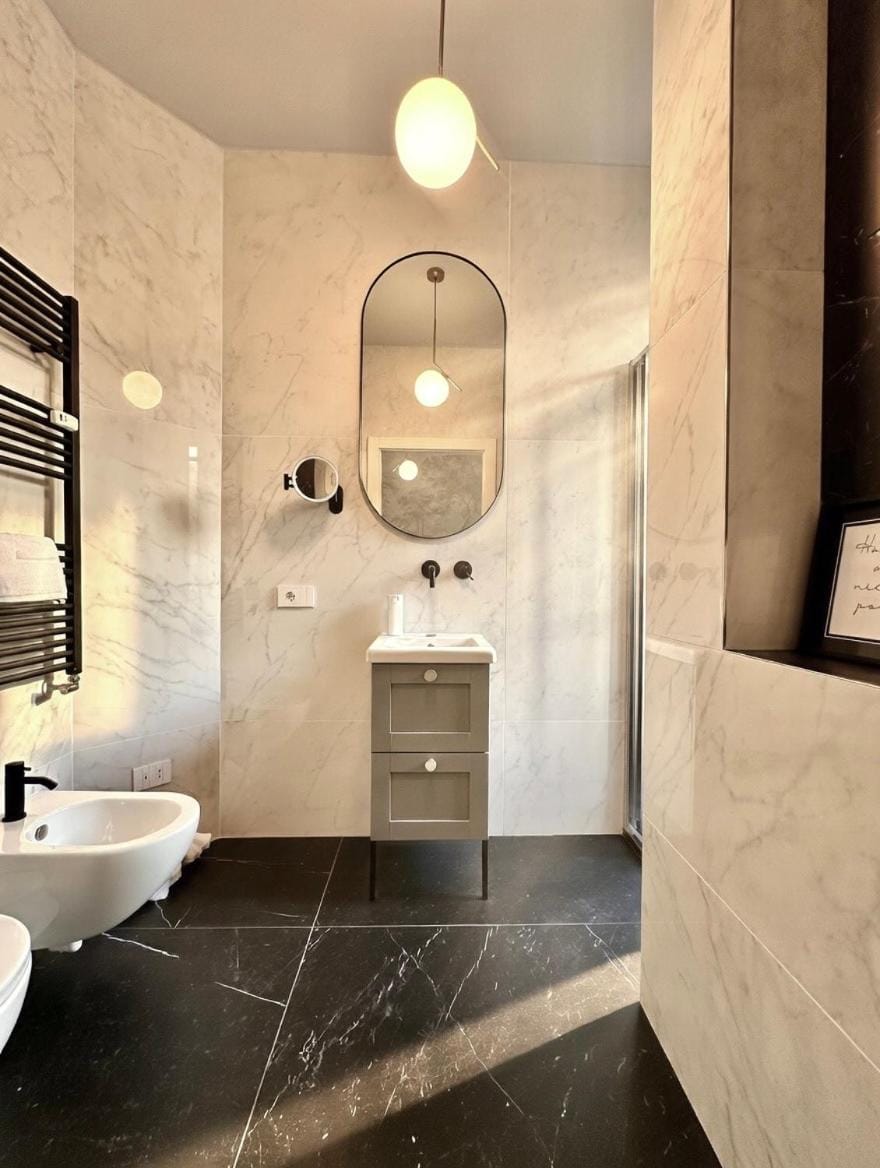 Shower, Toilet, Bathroom, towels
