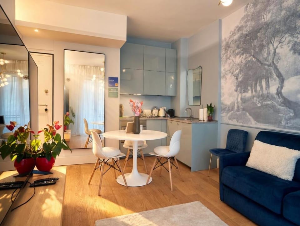 Kitchen or kitchenette, Living room, Seating area, Dining area, minibar
