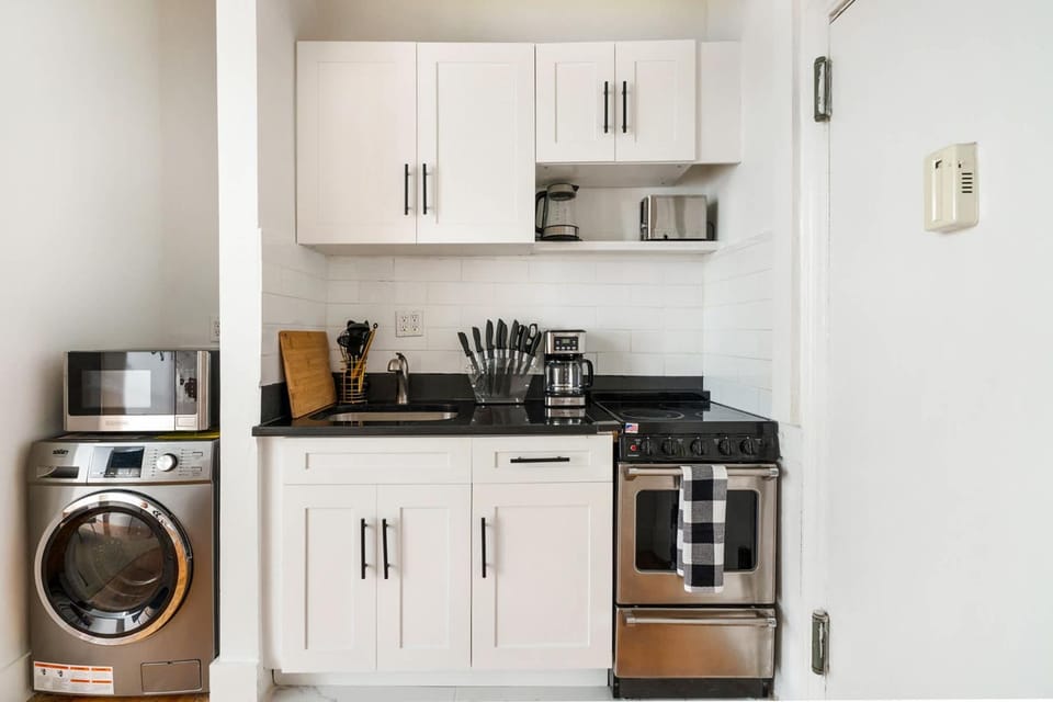444-1A Beautiful 1BR Midtown West Apartment in Midtown