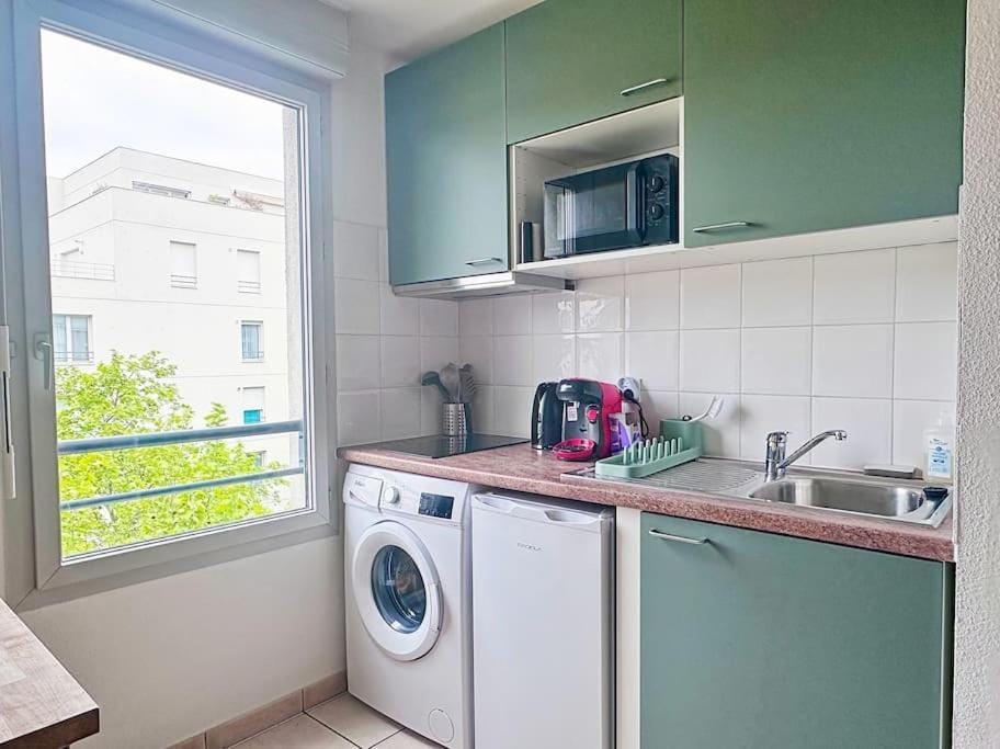 Charmant T2 terrasse, garage Apartment in Villeurbanne