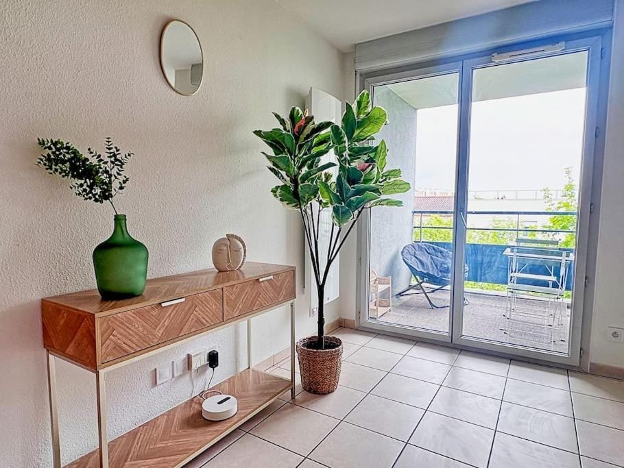 Charmant T2 terrasse, garage Apartment in Villeurbanne