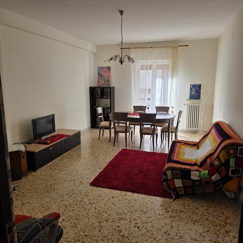 Communal lounge/ TV room, TV and multimedia, Living room, Seating area