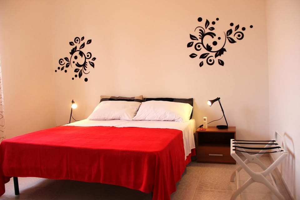 Photo of the whole room, Decorative detail, Bedroom