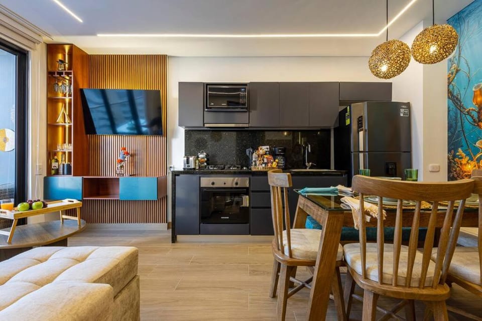 TV and multimedia, Coffee/tea facilities, Kitchen or kitchenette, Dining area, minibar, oven, stove, toaster