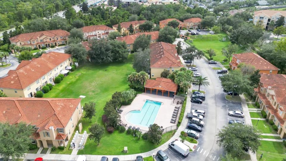 Family Friendly Townhome Near Attractions House in Windsor Hills