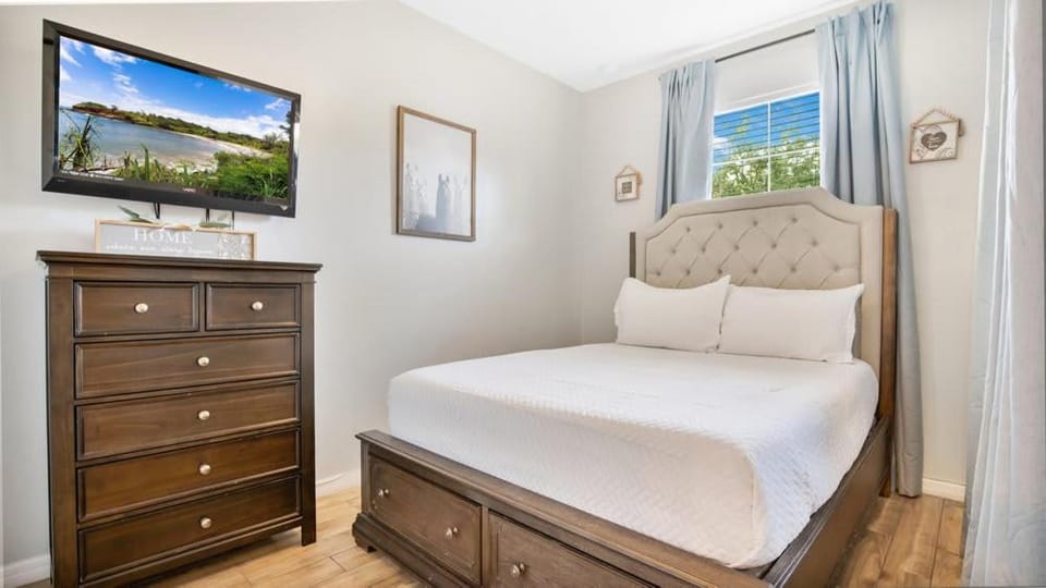 Family Friendly Townhome Near Attractions House in Windsor Hills
