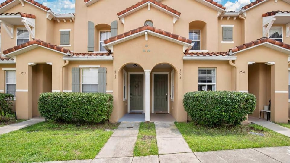 Family Friendly Townhome Near Attractions House in Windsor Hills